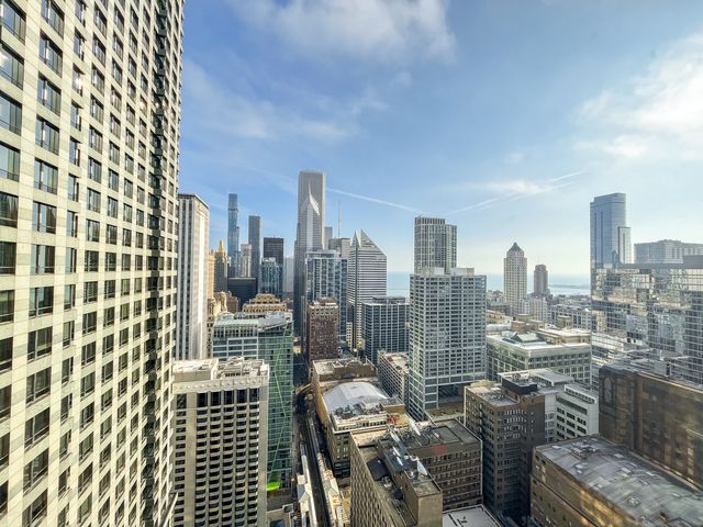 200 N DEARBORN Street 4504, Chicago, IL 60601