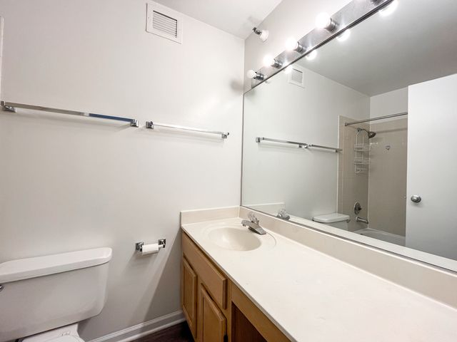 200 N DEARBORN Street 4504, Chicago, IL 60601