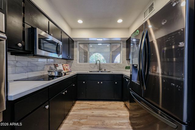 4135 W BERYL Avenue, Phoenix, AZ 85051