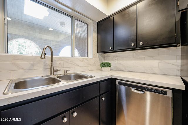 4135 W BERYL Avenue, Phoenix, AZ 85051