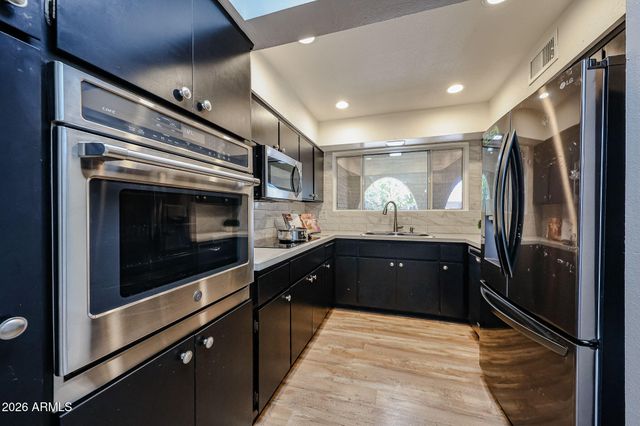 4135 W BERYL Avenue, Phoenix, AZ 85051