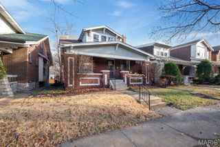925 Dover Place, St Louis, MO 63111