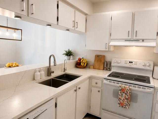3221 BENEVA ROAD 204, Sarasota, FL 34232