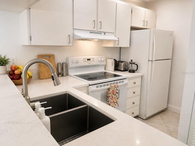 3221 BENEVA ROAD 204, Sarasota, FL 34232