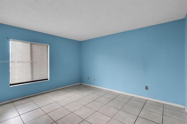 8615 NW 8th St 421, Miami, FL 33126