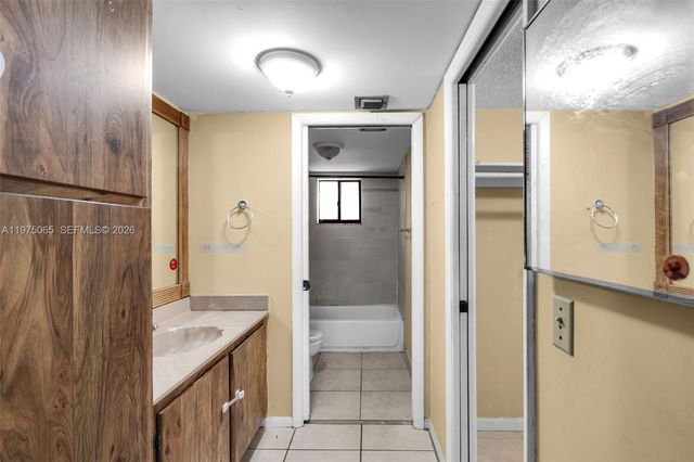 8615 NW 8th St 421, Miami, FL 33126