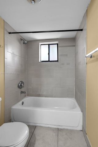 8615 NW 8th St 421, Miami, FL 33126