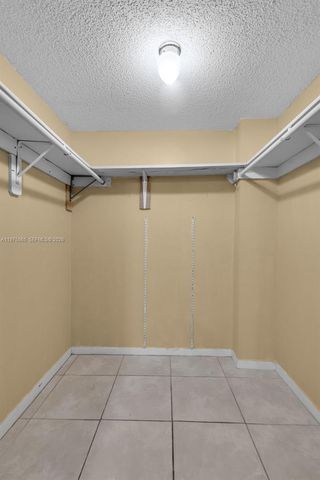 8615 NW 8th St 421, Miami, FL 33126