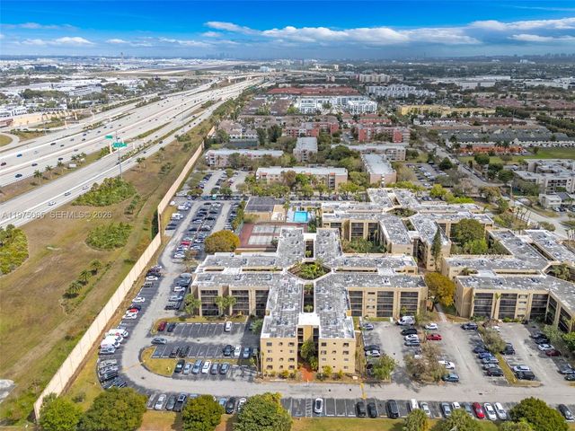 8615 NW 8th St 421, Miami, FL 33126