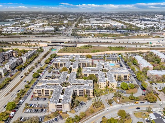 8615 NW 8th St 421, Miami, FL 33126