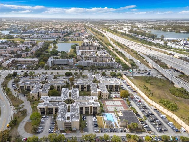 8615 NW 8th St 421, Miami, FL 33126