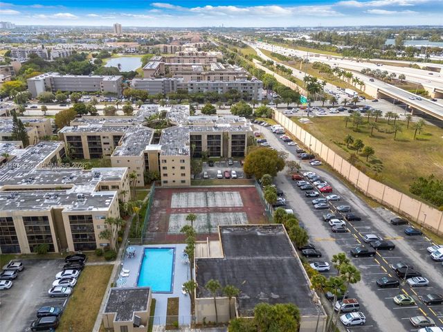 8615 NW 8th St 421, Miami, FL 33126