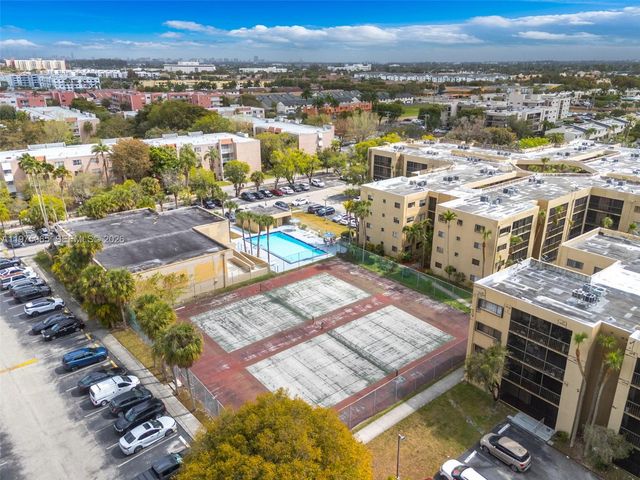 8615 NW 8th St 421, Miami, FL 33126