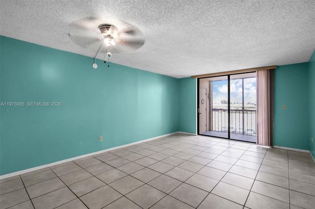 8615 NW 8th St 421, Miami, FL 33126