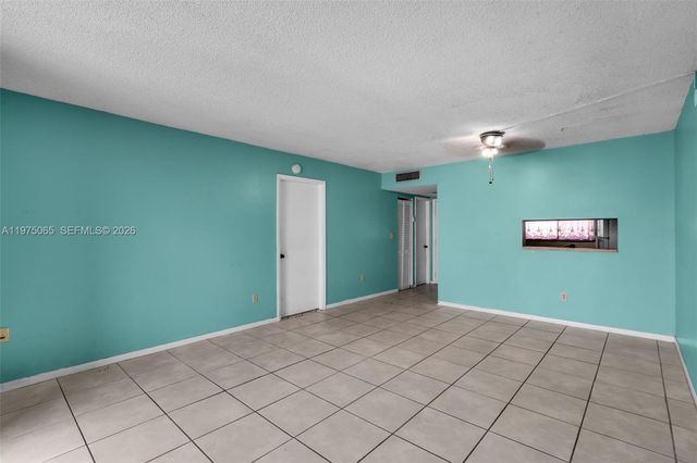 8615 NW 8th St 421, Miami, FL 33126