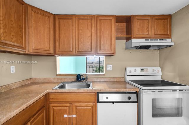 8615 NW 8th St 421, Miami, FL 33126