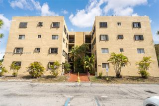 8615 NW 8th St 421, Miami, FL 33126