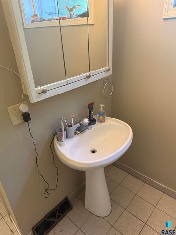 617 S Walts Ave Avenue, Sioux Falls, SD 57104