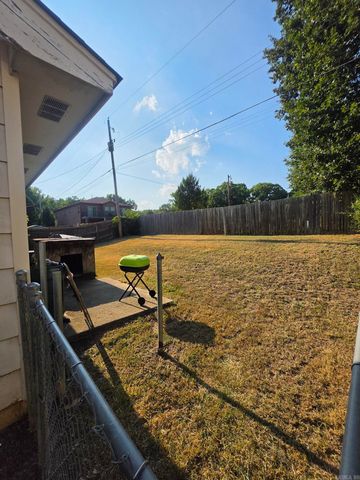 6 Woodbriar Ct, Jacksonville, AR 72076