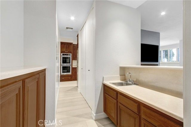 4949 Genesta 104, Encino (los Angeles), CA 91316
