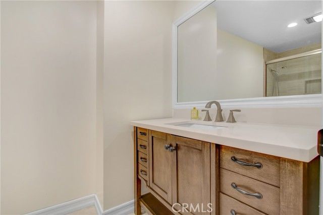 4949 Genesta 104, Encino (los Angeles), CA 91316