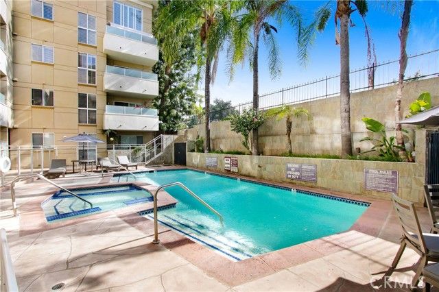 4949 Genesta 104, Encino (los Angeles), CA 91316