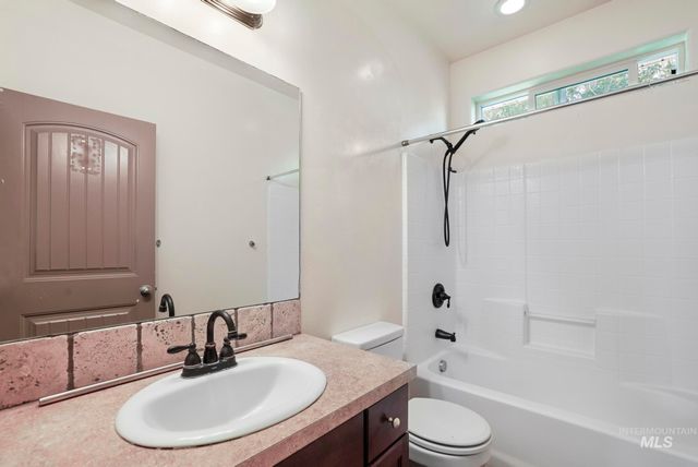 786 Parkwood Dr., Twin Falls, ID 83301