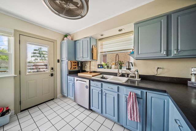 2961 W 97th Street, Evergreen Park, IL 60805