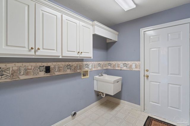 6052 Firefly Dr, Pensacola, FL 32507