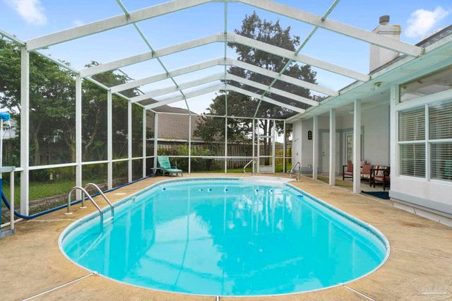 6052 Firefly Dr, Pensacola, FL 32507