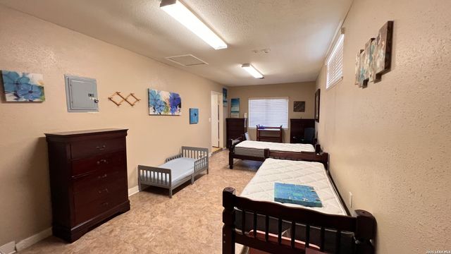 7137 W Military, San Antonio, TX 78227