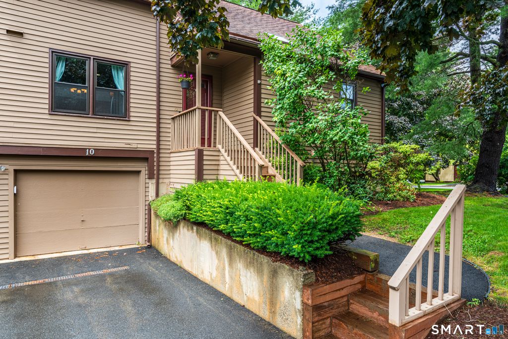 10 Stillmeadow Circle 10, Monroe, CT 06468