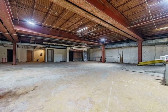 5655 W Fullerton Avenue, Chicago, IL 60639