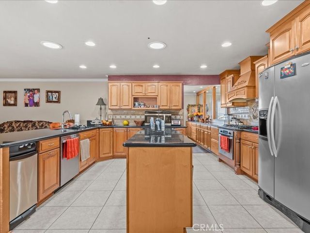 12848 Autumn Leaves, Victorville, CA 92395