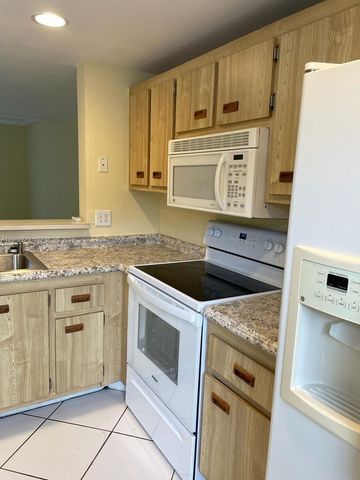 81 SW 3rd St 81, Pompano Beach, FL 33060