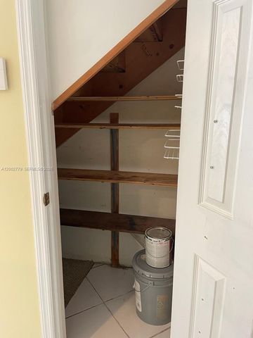 81 SW 3rd St 81, Pompano Beach, FL 33060