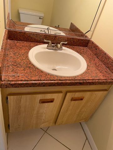 81 SW 3rd St 81, Pompano Beach, FL 33060