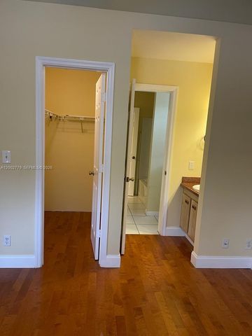 81 SW 3rd St 81, Pompano Beach, FL 33060