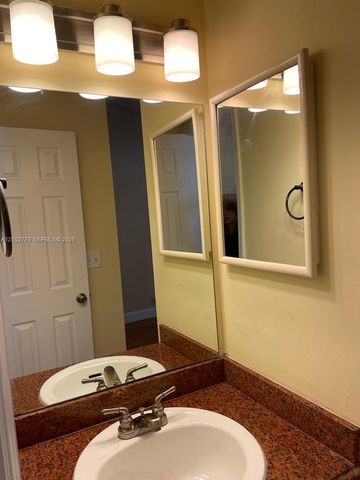 81 SW 3rd St 81, Pompano Beach, FL 33060