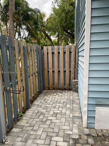 81 SW 3rd St 81, Pompano Beach, FL 33060