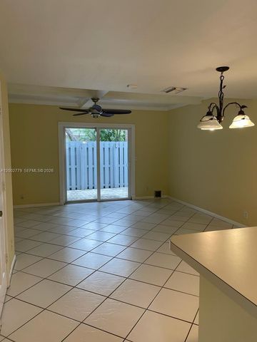 81 SW 3rd St 81, Pompano Beach, FL 33060