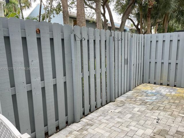 81 SW 3rd St 81, Pompano Beach, FL 33060