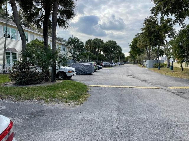 81 SW 3rd St 81, Pompano Beach, FL 33060