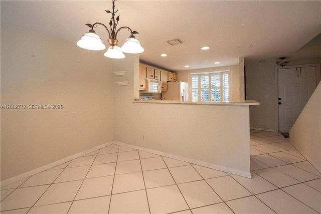 81 SW 3rd St 81, Pompano Beach, FL 33060