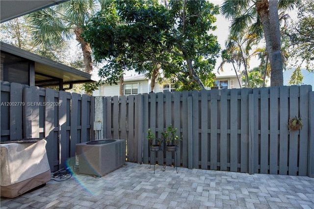 81 SW 3rd St 81, Pompano Beach, FL 33060