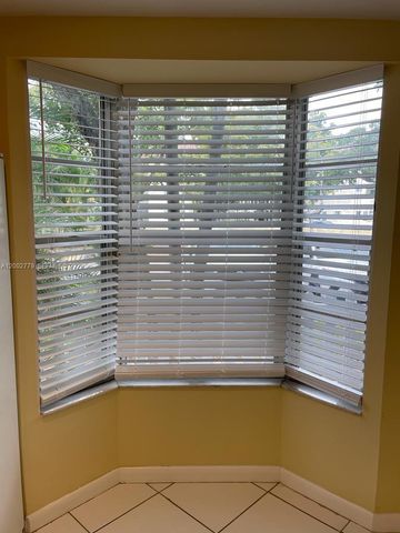 81 SW 3rd St 81, Pompano Beach, FL 33060