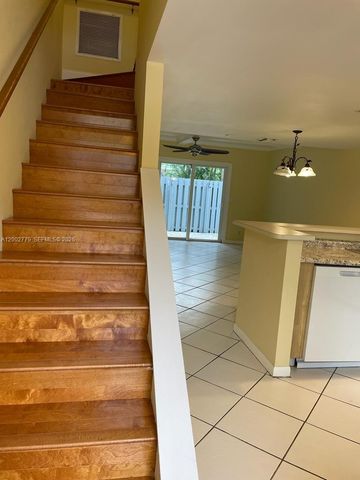 81 SW 3rd St 81, Pompano Beach, FL 33060