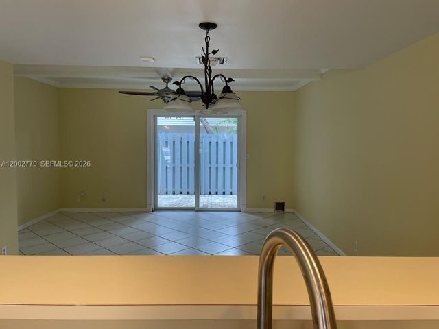 81 SW 3rd St 81, Pompano Beach, FL 33060
