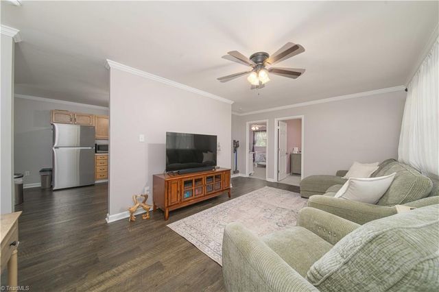 2186 Vienna Dozier Road, Pfafftown, NC 27040