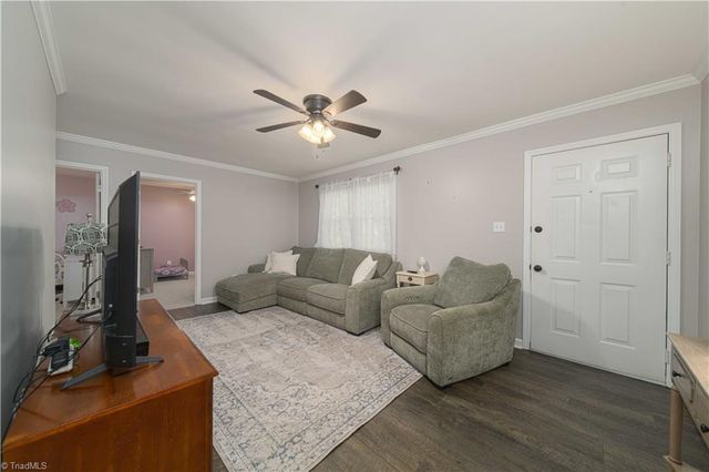 2186 Vienna Dozier Road, Pfafftown, NC 27040